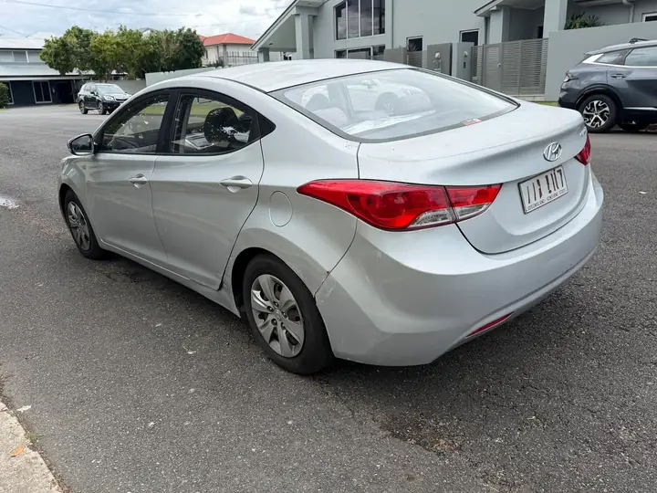 Rear three-quarter view of the silver 2013 Hyundai Elantra