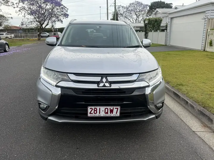 Front of the silver 2016 Mitsubishi Outlander