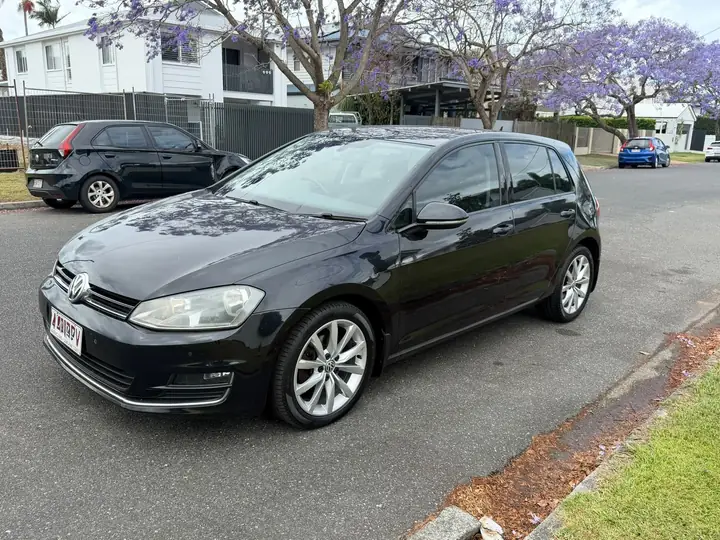 Front three-quarter view of the black 2014 Volkswagen Golf